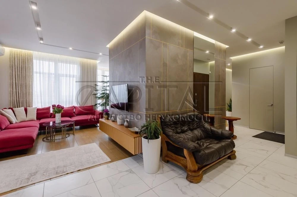 Exclusive 4-room apartment 195m² with its own open terrace