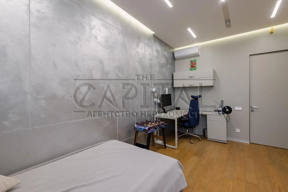 Exclusive 4-room apartment 195m² with its own open terrace