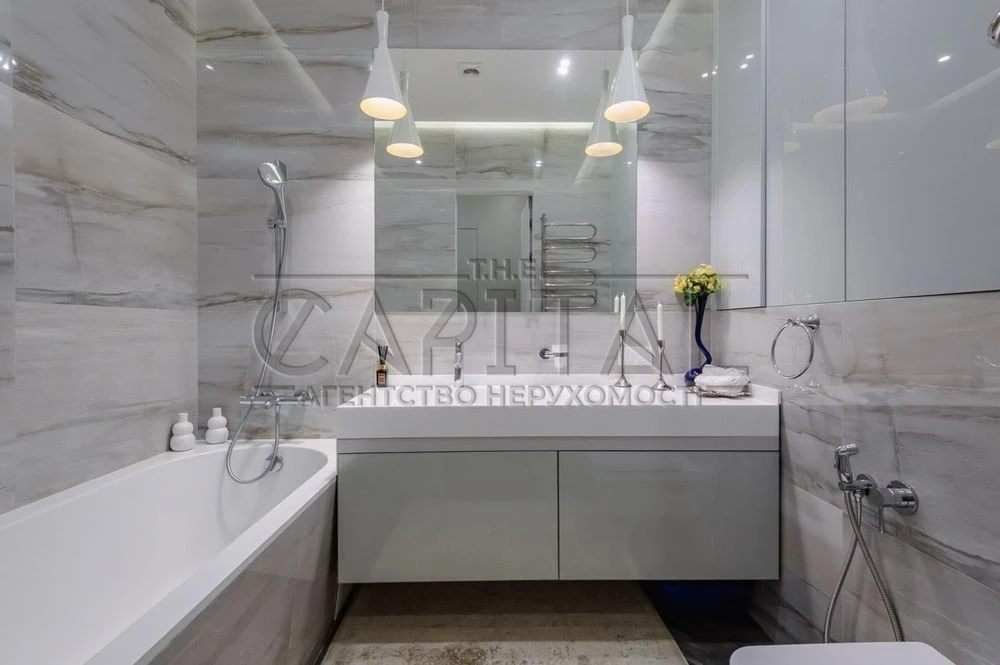 Exclusive 4-room apartment 195m² with its own open terrace