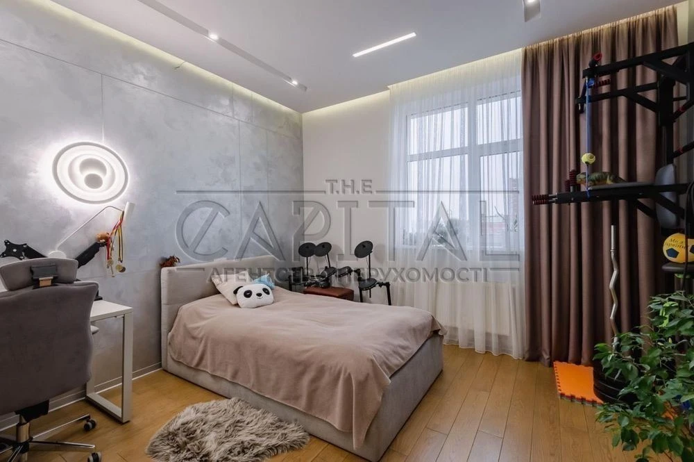 Exclusive 4-room apartment 195m² with its own open terrace