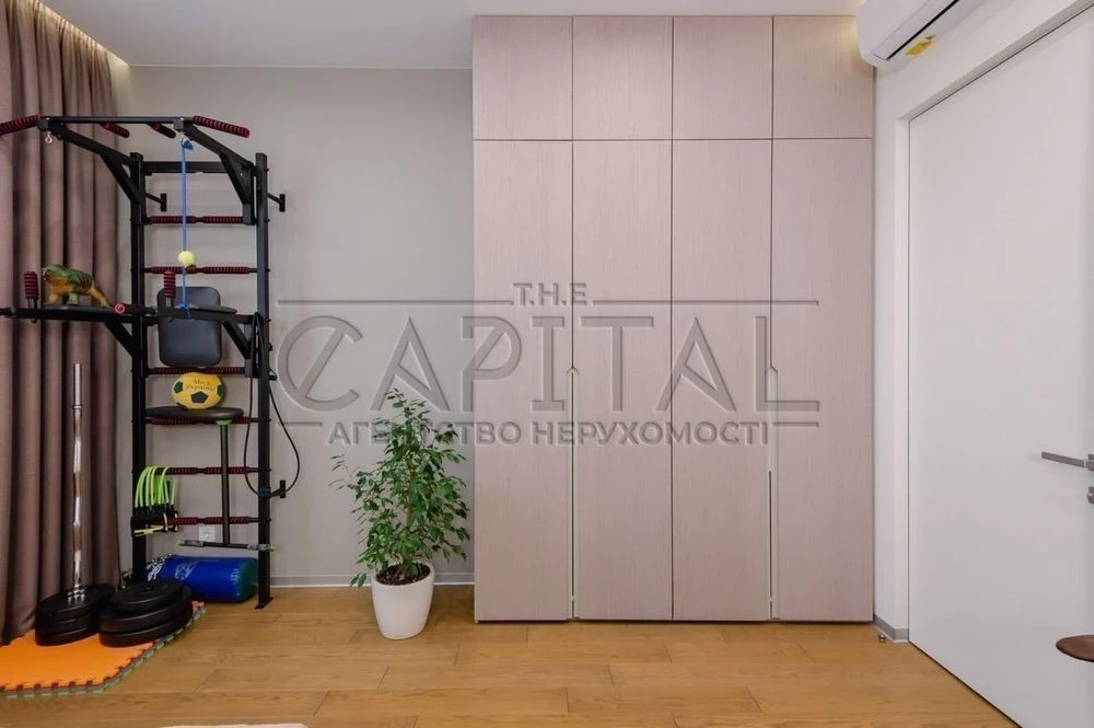 Exclusive 4-room apartment 195m² with its own open terrace