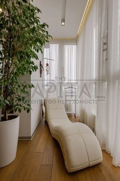 Exclusive 4-room apartment 195m² with its own open terrace