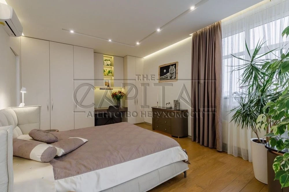 Exclusive 4-room apartment 195m² with its own open terrace