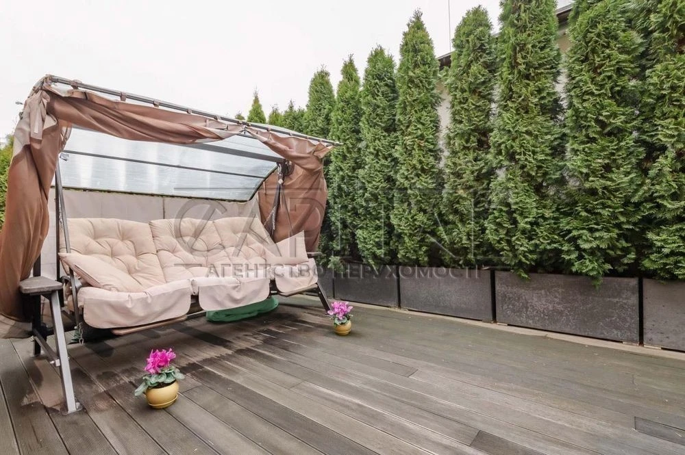 Exclusive 4-room apartment 195m² with its own open terrace