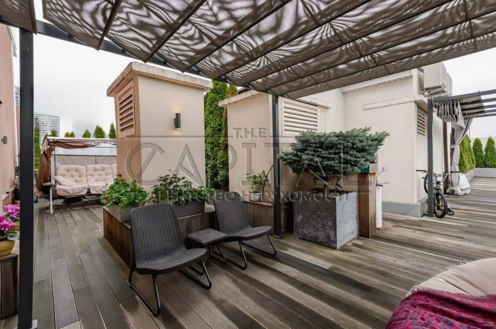 Exclusive 4-room apartment 195m² with its own open terrace