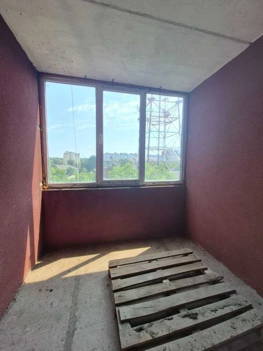 3-room apartment for sale, next to a hundred-meter house (beginning of Chornobyl)