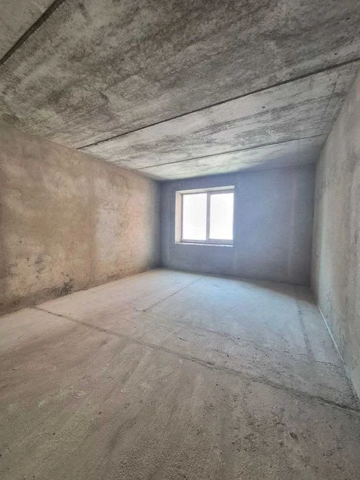3-room apartment for sale, next to a hundred-meter house (beginning of Chornobyl)