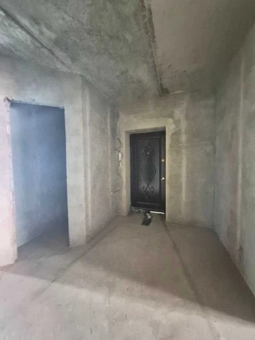 3-room apartment for sale, next to a hundred-meter house (beginning of Chornobyl)
