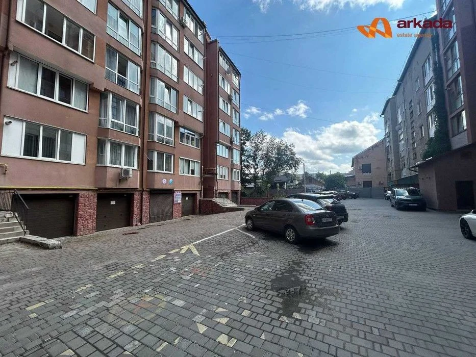 3-room apartment for sale, next to a hundred-meter house (beginning of Chornobyl)