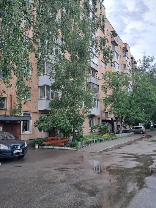 В продажу 3к квартира з косметичним ремонтом