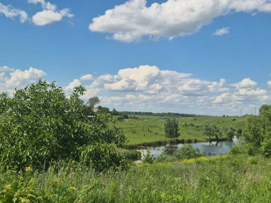 Продам 2-х поверховий будинок з усіма комунікаціями  біля Оз