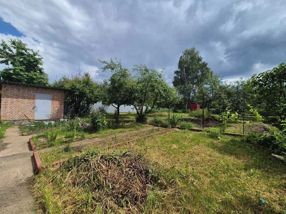 Продам 2-х поверховий будинок з усіма комунікаціями  біля Оз