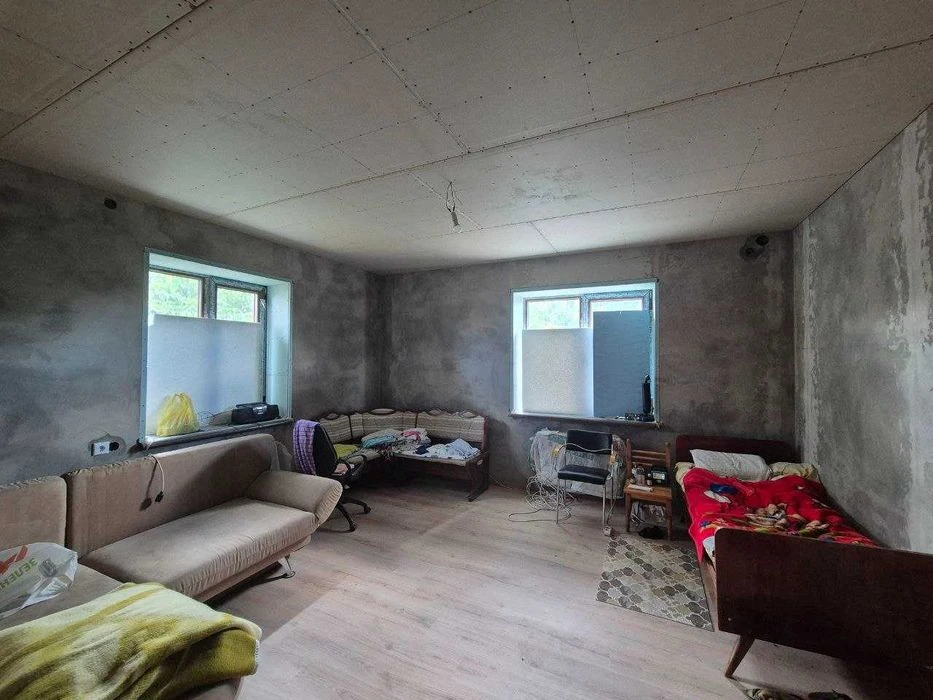 Продам 2-х поверховий будинок з усіма комунікаціями  біля Оз
