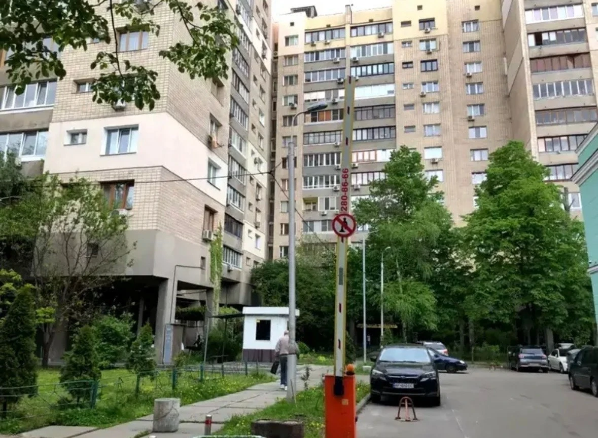 Продаж 3-кімнатної квартири 90 м², Суворова вул., 11