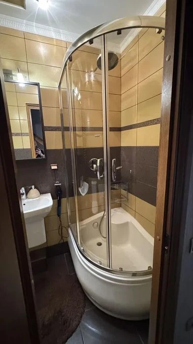 Продажа 3 ком квартира 98 м²4/5ц ул.Квитовая 254999$