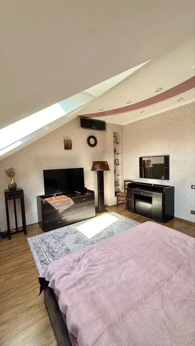 Продажа 3 ком квартира 98 м²4/5ц ул.Квитовая 254999$