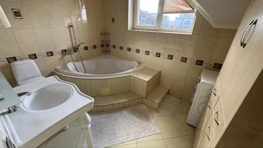 Продажа 3 ком квартира 98 м²4/5ц ул.Квитовая 254999$