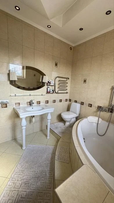 Продажа 3 ком квартира 98 м²4/5ц ул.Квитовая 254999$