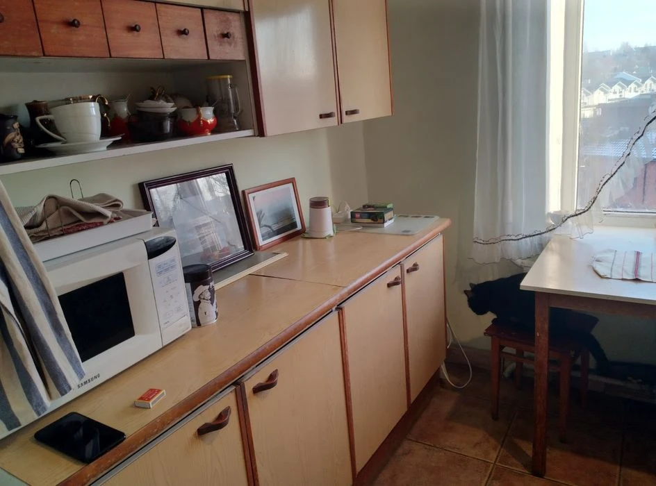 Продам 3х кімнатну  з видом на набережну
