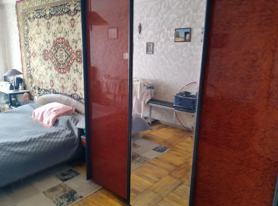 Продам 3х кімнатну  з видом на набережну