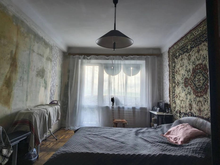 Продам 3х кімнатну  з видом на набережну