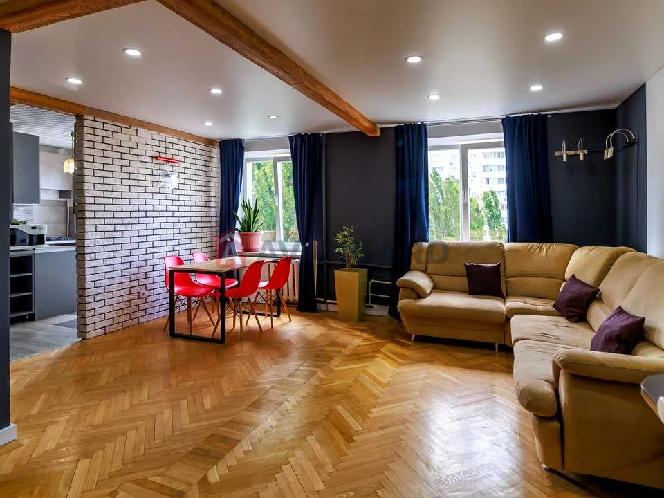 Apartment. Kyiv, Hetmana Kyryla Razumovsky str. (Mykola K