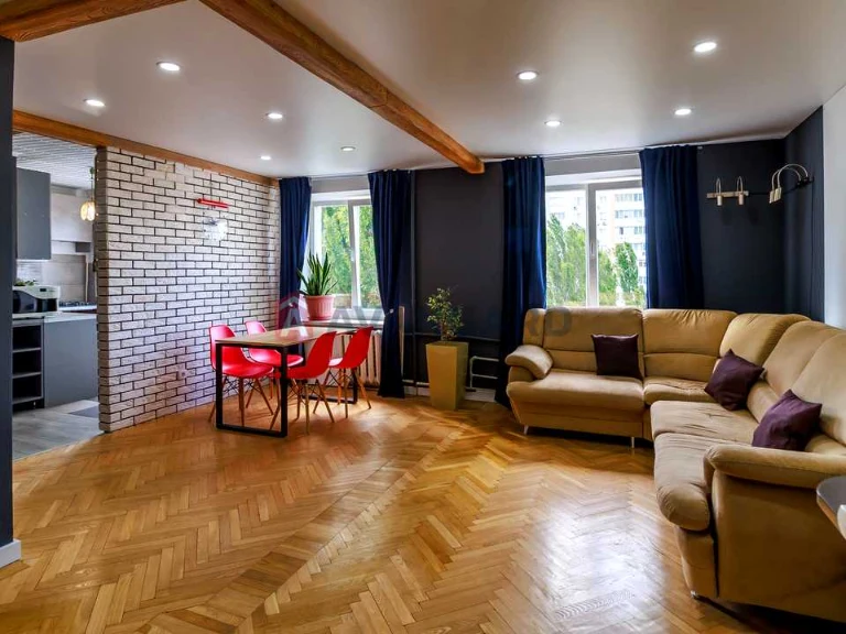 Apartment. Kyiv, Hetmana Kyryla Razumovsky str. (Mykola K