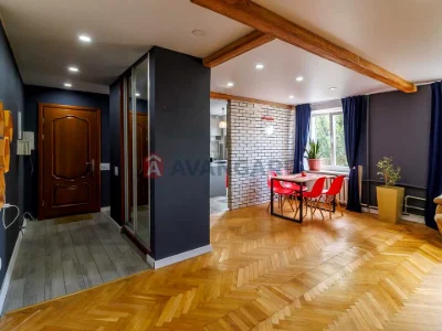 Apartment. Kyiv, Hetmana Kyryla Razumovsky str. (Mykola K