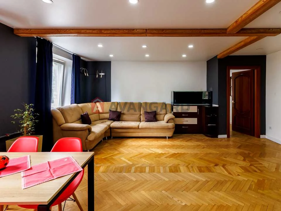 Apartment. Kyiv, Hetmana Kyryla Razumovsky str. (Mykola K