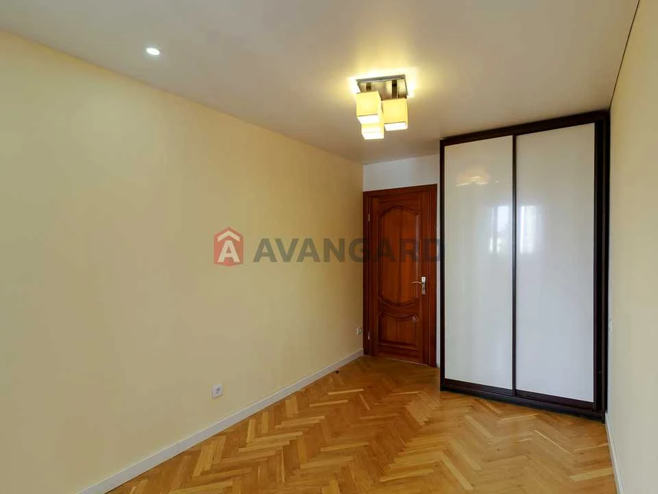 Apartment. Kyiv, Hetmana Kyryla Razumovsky str. (Mykola K