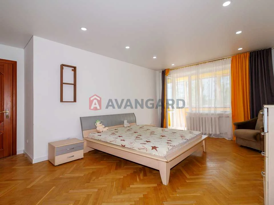 Apartment. Kyiv, Hetmana Kyryla Razumovsky str. (Mykola K