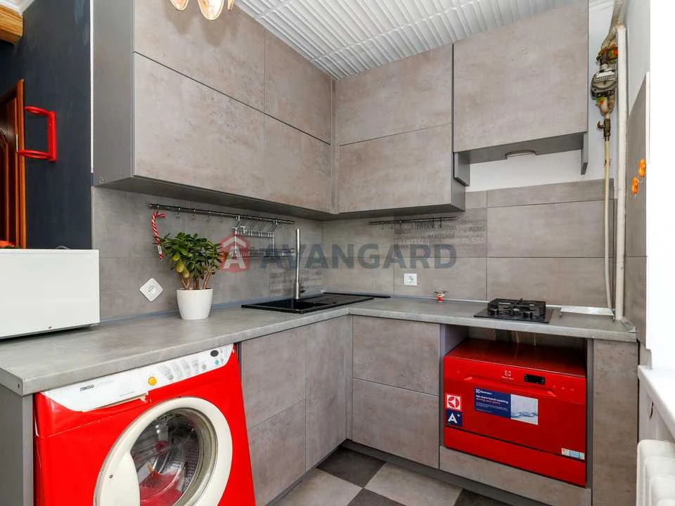 Apartment. Kyiv, Hetmana Kyryla Razumovsky str. (Mykola K