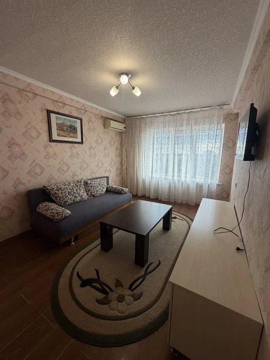 I will sell a 2-room apartment on Soborny Avenue, Ma district