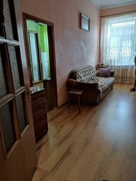 Продажа 5 ком.квартира 110 м² 3/3ц ул.Под Дубом 160000$