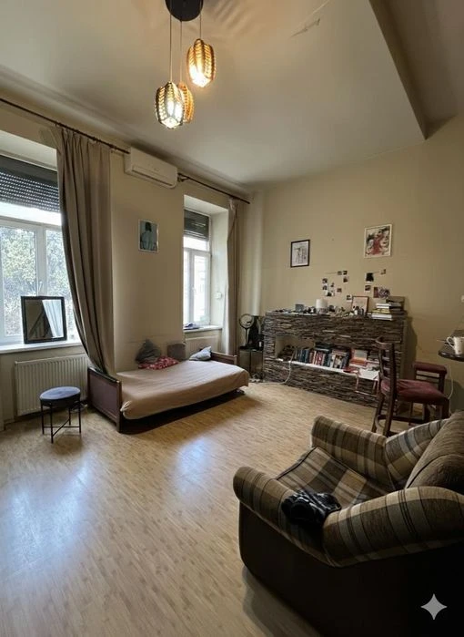 Продаж 3.кім.(двоярусної)квартири в центрі міста вул.Собране
