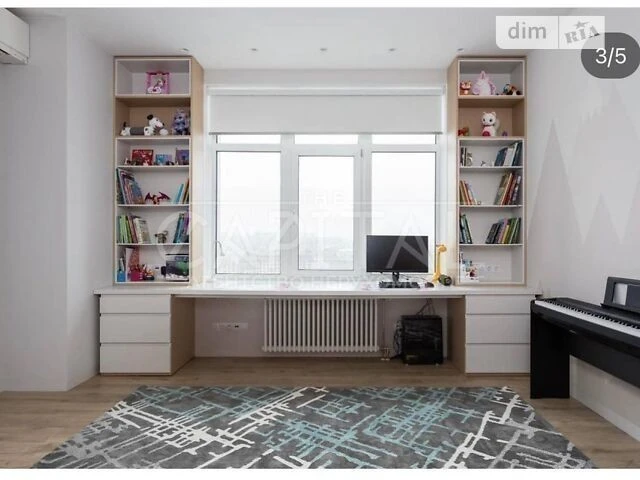 Sale of 3-room apartment 116 sq. m. on Andriy Verkhoglyada St. 9 • I