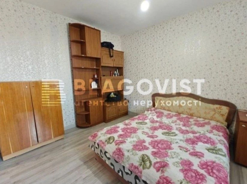 Продаж 3х кімнатної квартири Анни Ахматової 17
