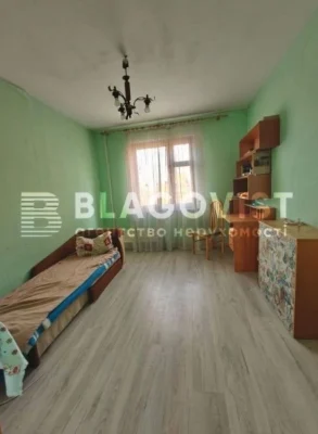 Продаж 3х кімнатної квартири Анни Ахматової 17