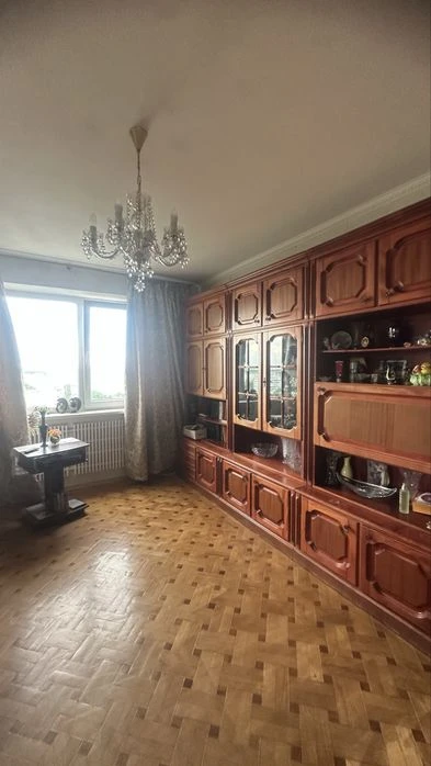 Selling a 3-room apartment in Saltovka.