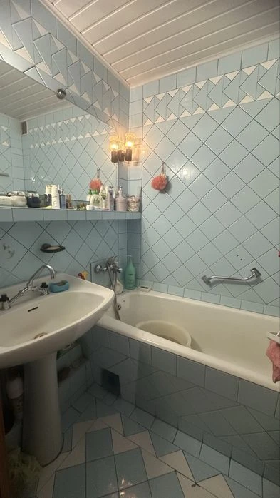 Selling a 3-room apartment in Saltovka.