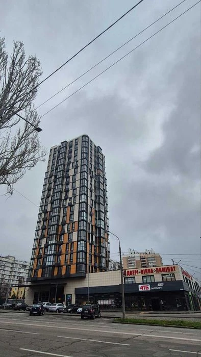 *A 3-room apartment is available for purchase in the residential complex "River Hall" on the street.
