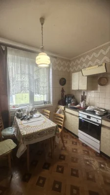 Selling a 3-room apartment in Saltovka.
