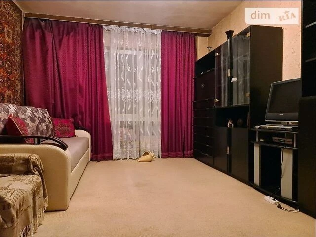 Sale of 2-room apartment 58 sq. m. on Vyacheslav Chornovola Street 10
