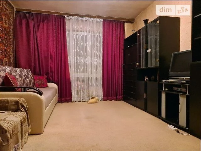 Sale of 2-room apartment 58 sq. m. on Vyacheslav Chornovola Street 10