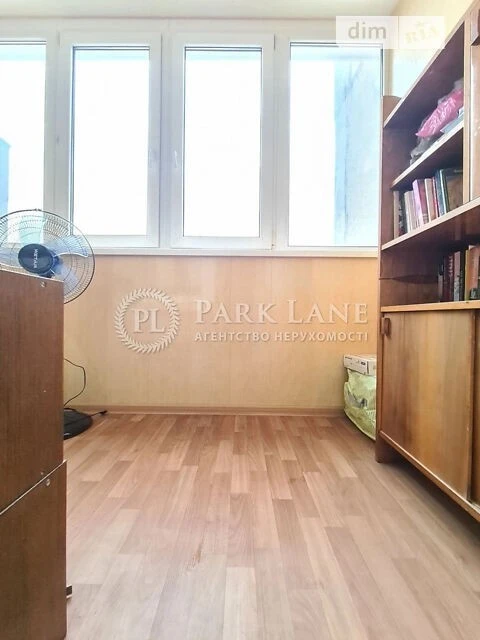 Sale of 2-room apartment 58 sq. m. on Vyacheslav Chornovola Street 10