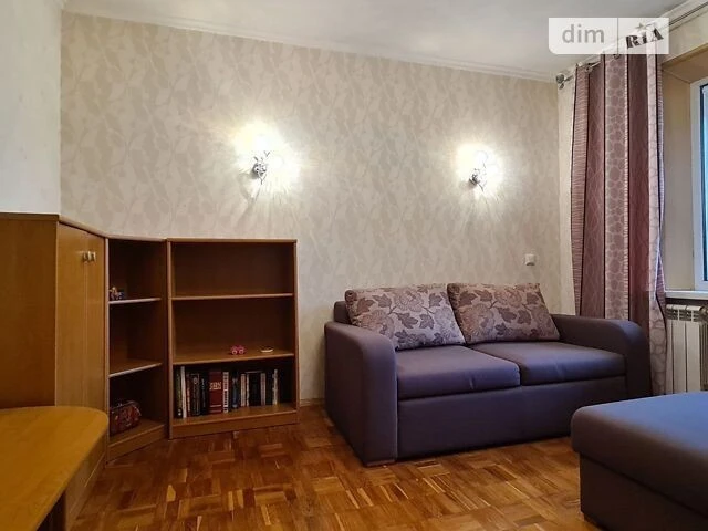 Sale of 2-room apartment 58 sq. m. on Vyacheslav Chornovola Street 10