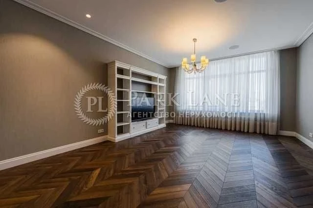 Newly renovated apartment for sale in Novopecherskie Lypky residential complex