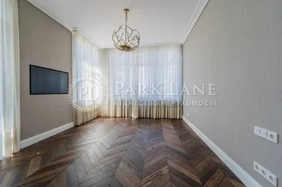 Newly renovated apartment for sale in Novopecherskie Lypky residential complex