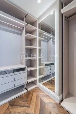 Newly renovated apartment for sale in Novopecherskie Lypky residential complex