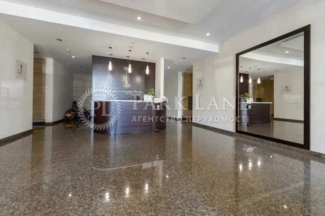 Newly renovated apartment for sale in Novopecherskie Lypky residential complex